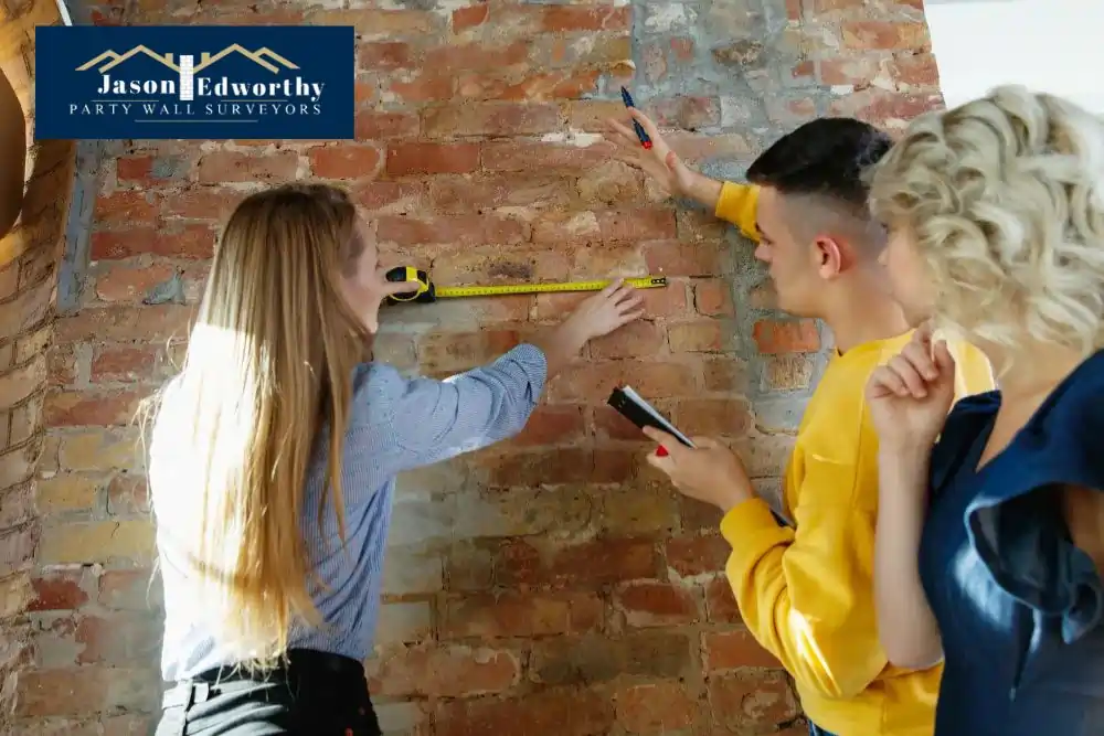 What are the responsibilities of a party wall surveyor Horsham?